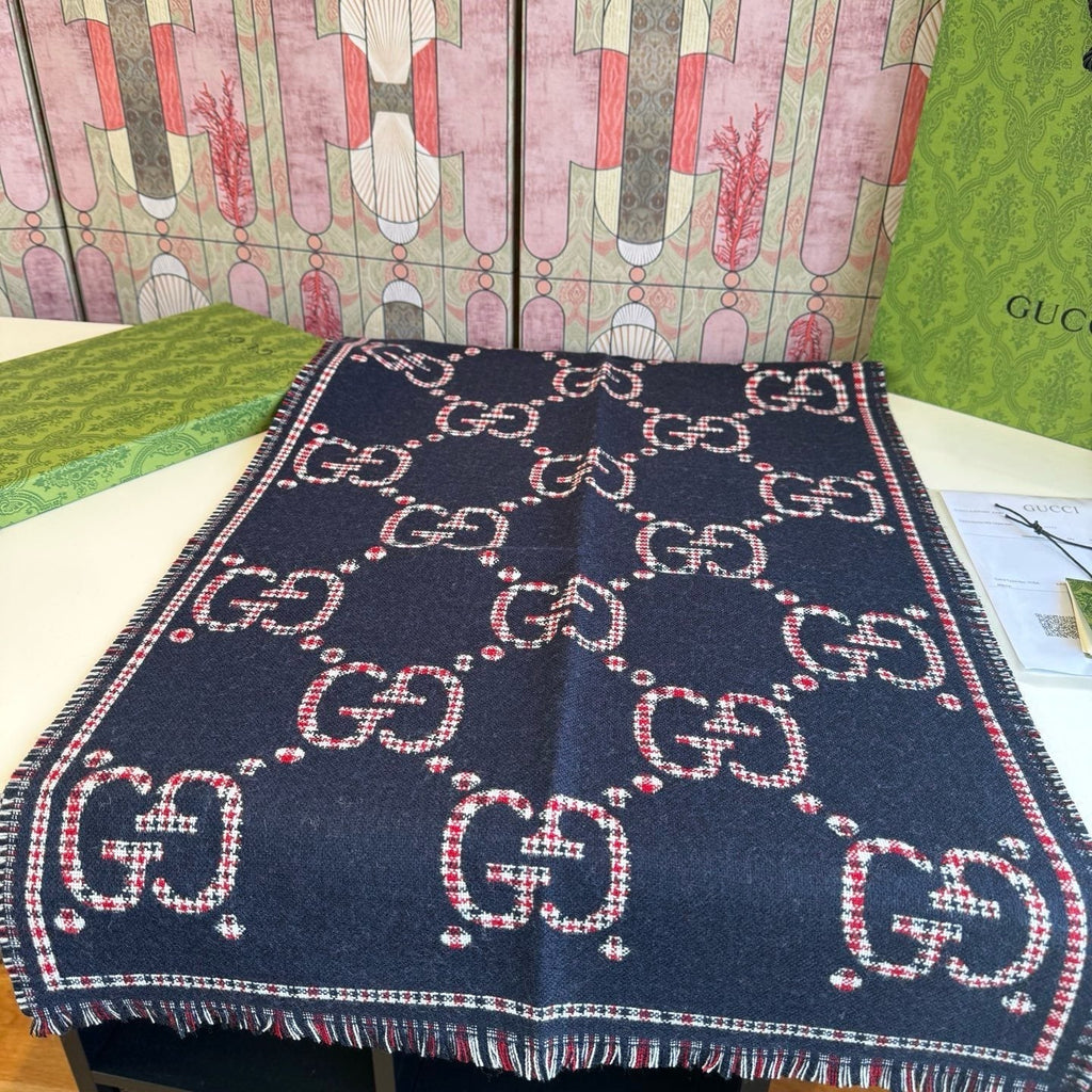 Gucci Wool Interlocking Motif Scarf - 180 x 47 cm