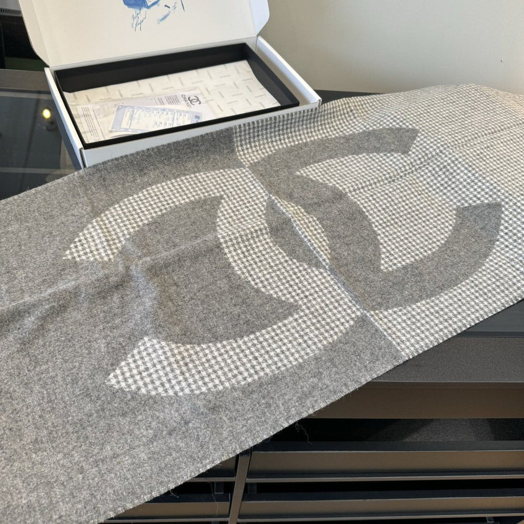 Chanel Houndstooth Fringed Scarf